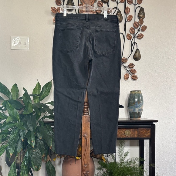 GAP Mid Rise Girlfriend Jeans - Picture 2 of 4